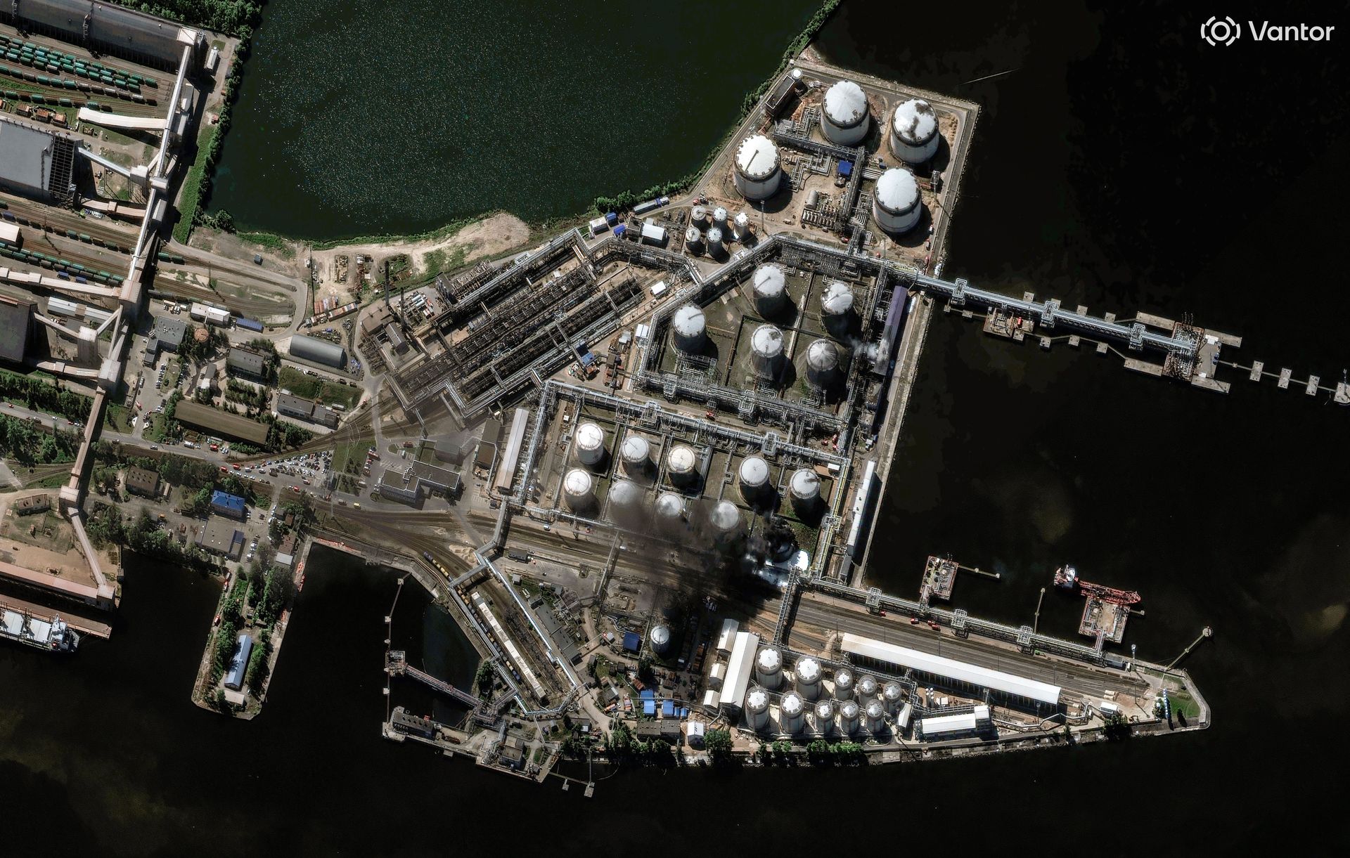 Vantor satellite image showing scorch marks and damaged storage tanks at the St. Petersburg Oil Terminal after the June 3 drone strike.
